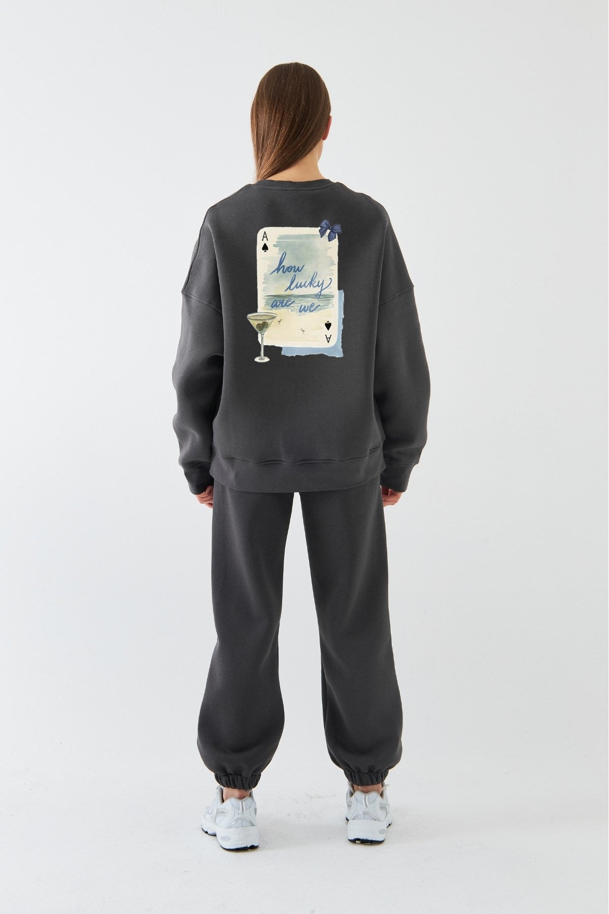 Kadın Oversize Sweatshirt How Lucky Are We Baskılı Füme– Bisiklet Yaka, 3 İplik Şardonlu Polar