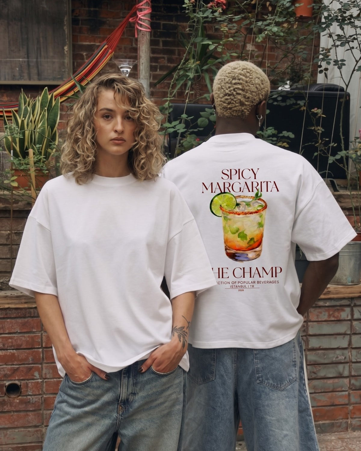 Unisex Oversize Tişört Spicy Margarita Baskılı Beyaz – Bisiklet Yaka, Rahat Kalıp, %100 Pamuk