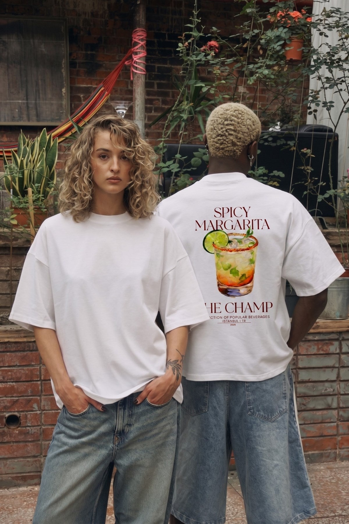 Unisex Oversize Tişört Spicy Margarita Baskılı Beyaz – Bisiklet Yaka, Rahat Kalıp, %100 Pamuk