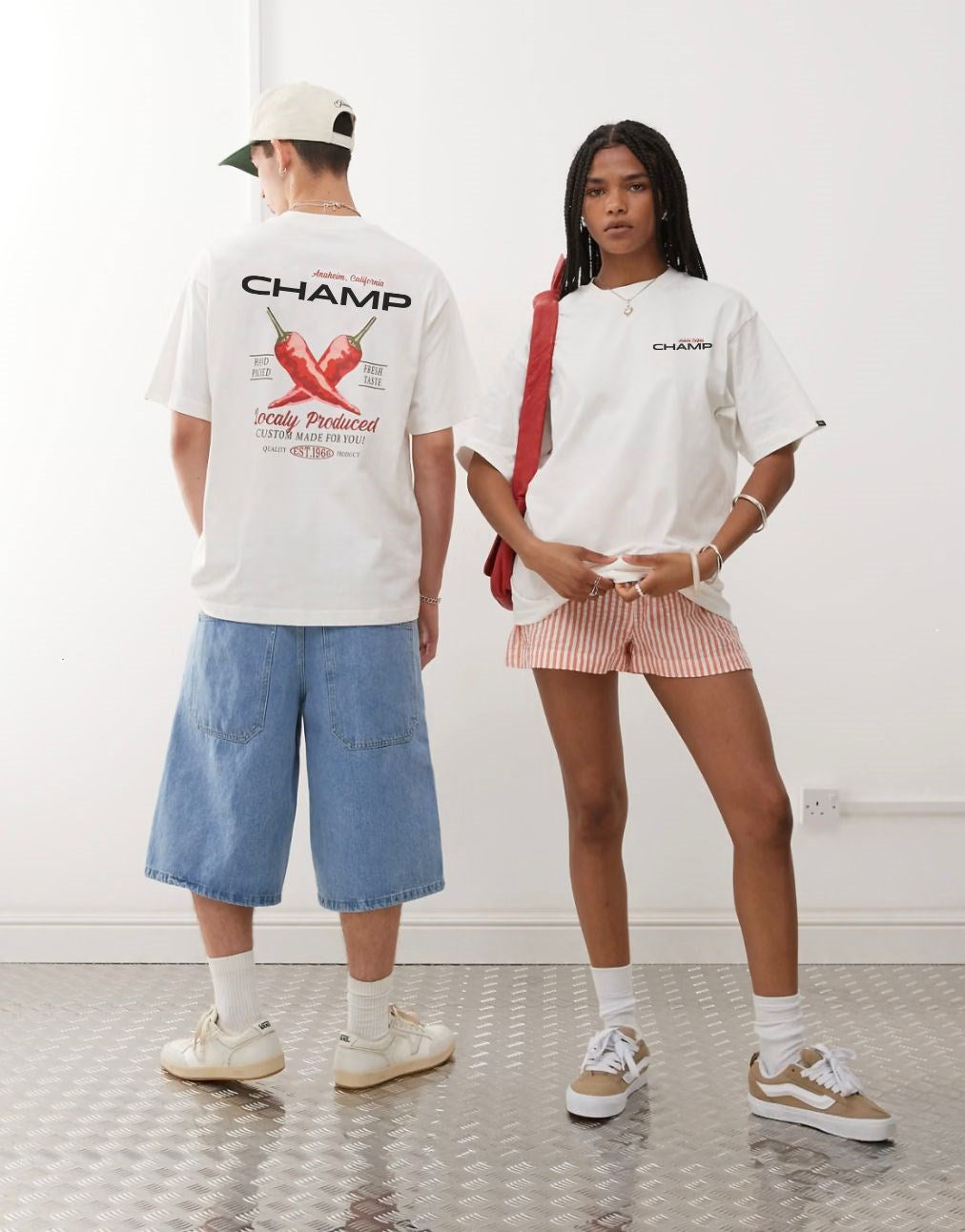  Unisex Beyaz Oversize Champ Yazılı Arkası Biber Baskılı Tişört