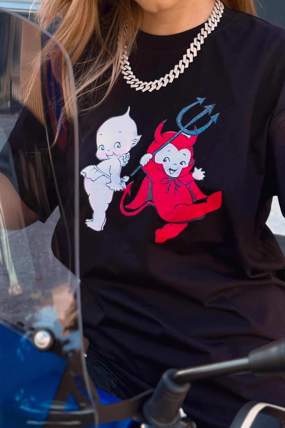 Kadın Siyah Oversize Tişört – Karakter İkili Baskılı Eğlenceli Tasarım