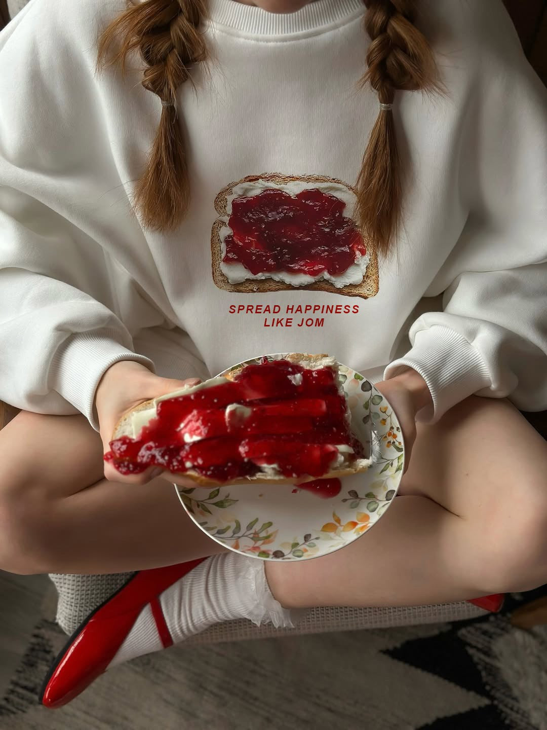 Kadın Oversize Sweatshirt Elbise  Bakery Reçelli Tost Baskılı Beyaz – Bisiklet Yaka, 3 İplik Polar