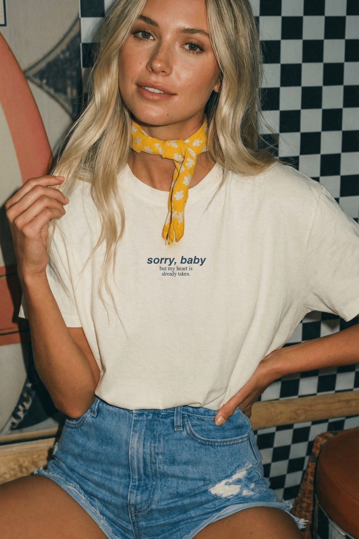 Kadın Oversize Tişört Sorry, baby Baskılı Beyaz – Bisiklet Yaka, Rahat Kalıp, %100 Pamuk