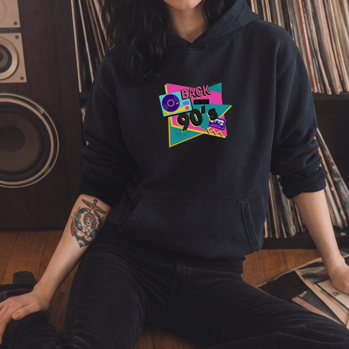 Kadın Oversize Hoodie Back To The 90’s Baskılı Siyah - Kapüşonlu, Kanguru Cepli, 3 İplik Polar