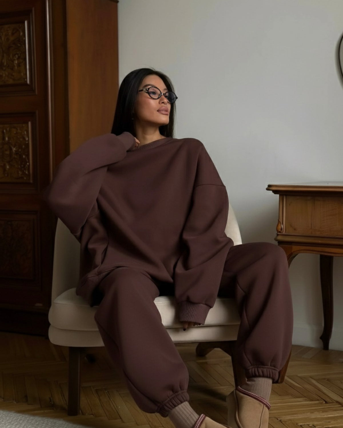 Kadın Oversize Sweat Elbise Eşofman Takımı Basic Kahverrengi – Bisiklet Yaka, Lastikli Paça, 3İplik 
