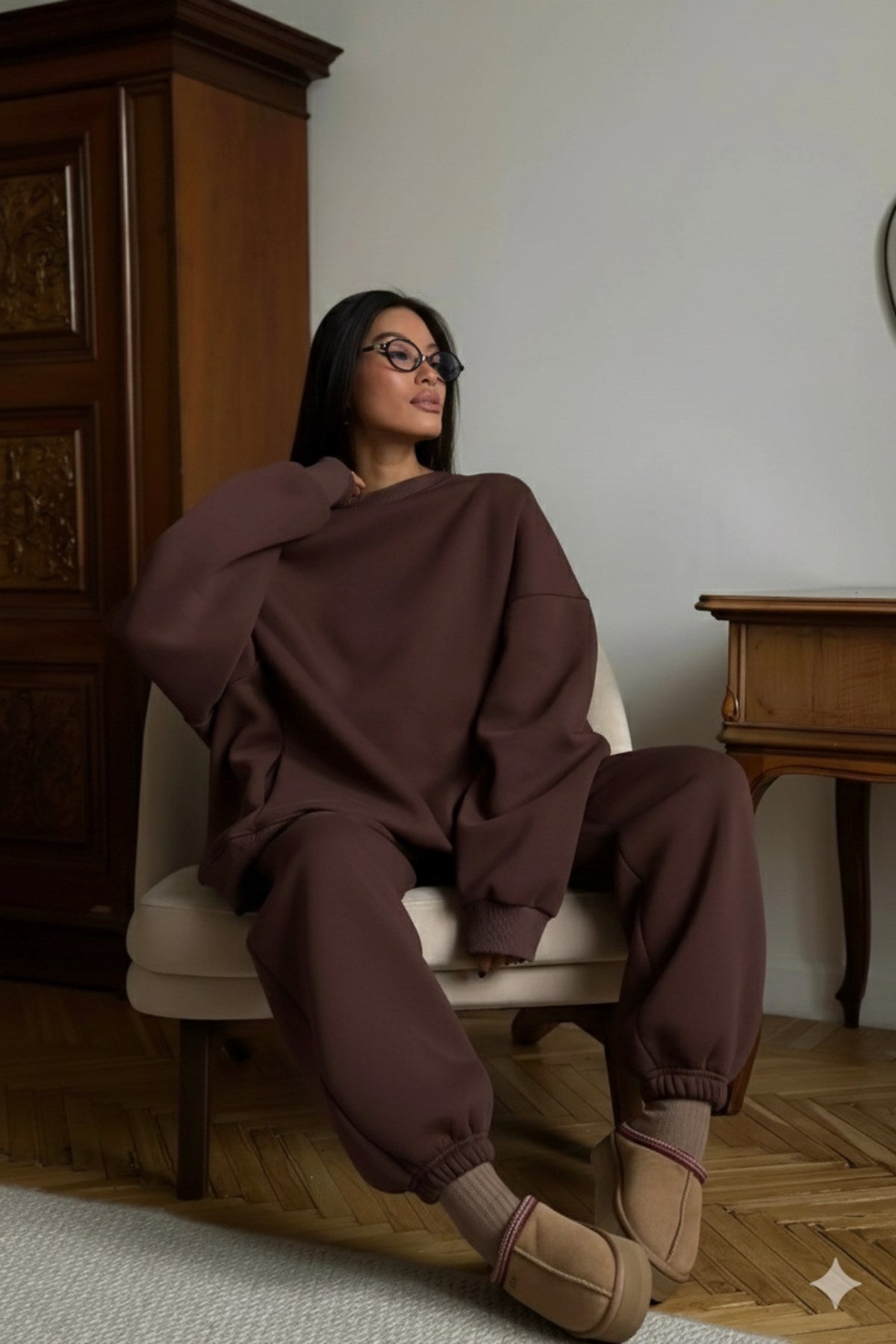Kadın Oversize Sweat Elbise Eşofman Takımı Basic Kahverrengi – Bisiklet Yaka, Lastikli Paça, 3İplik 