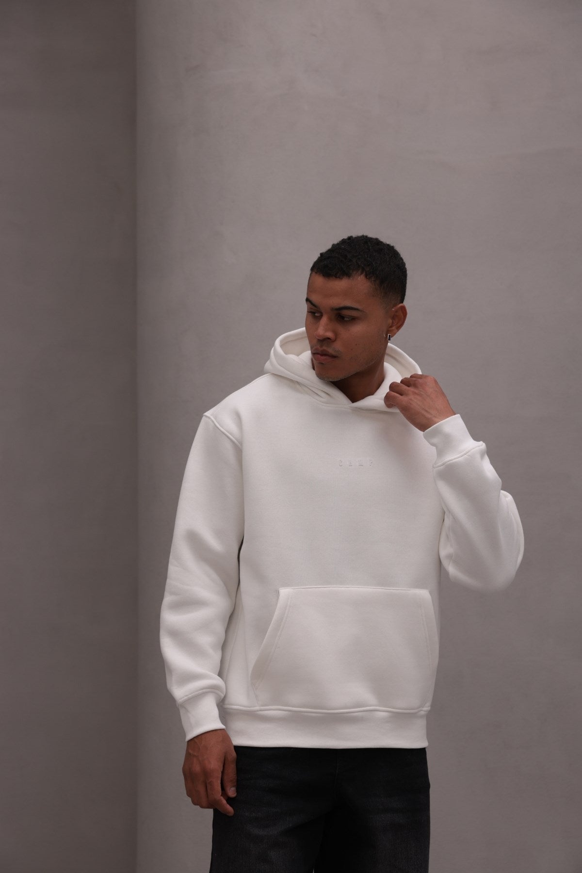 Erkek Oversize Sweatshirt Hoodie CHMP Yazlı Baskılı Beyaz – Kapüşonlu, 3 İplik Polar, Kanguru Cepli