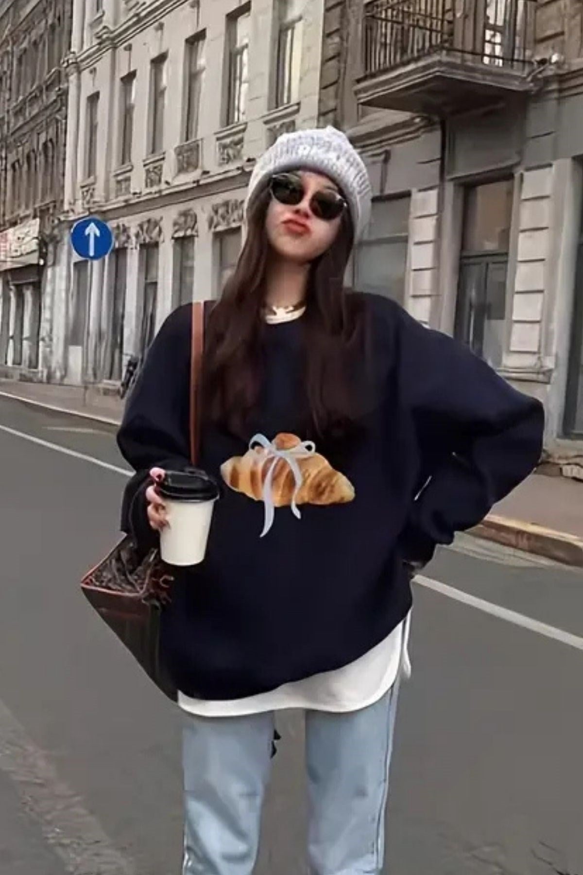 Kadın Oversize Sweatshirt Kurdeleli Croissant Baskılı Lacivert – Bisiklet Yaka, 3 İplik Polar