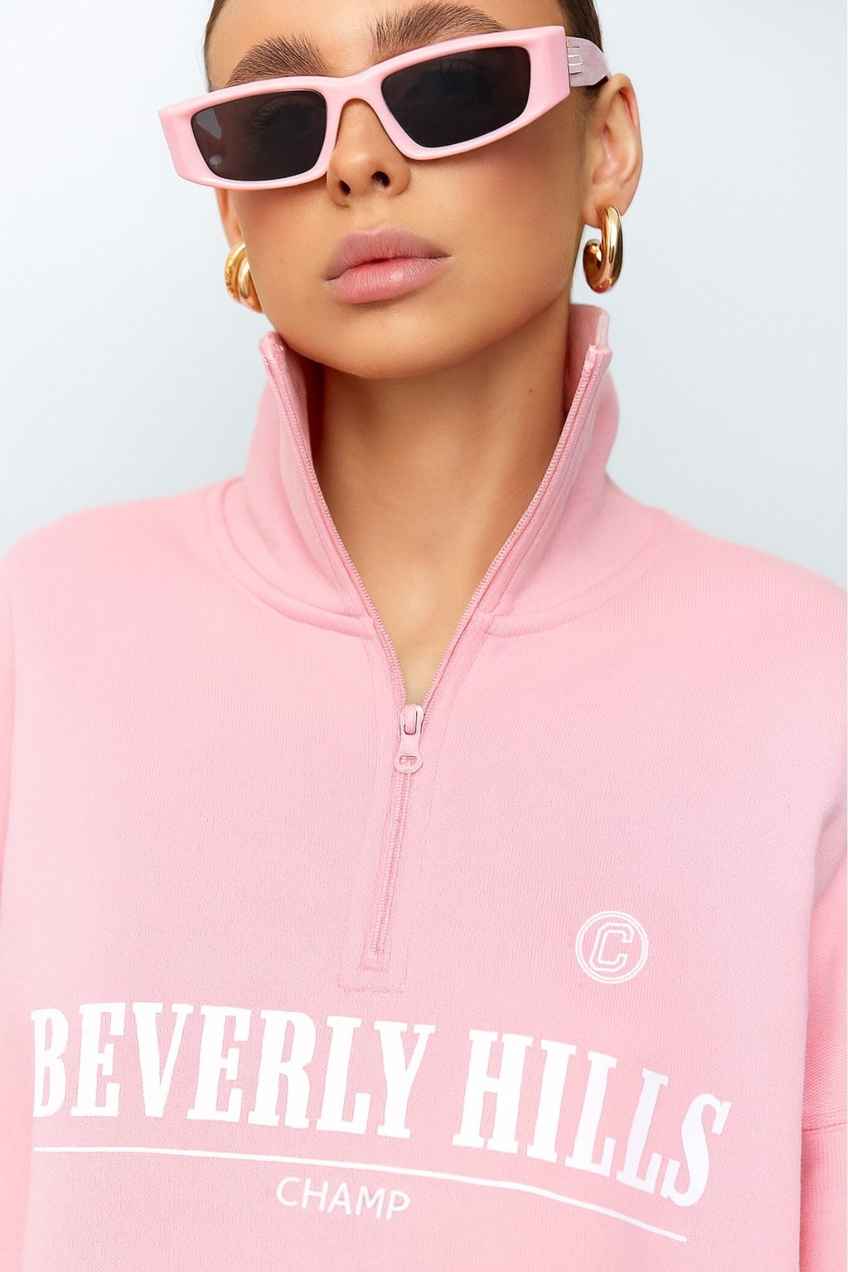 Kadın Pembe Beverly Hills Yazılı Yarım Fermuarlı Oversize Sweatshirt – Şık Spor Yarım Balıkçı Yaka