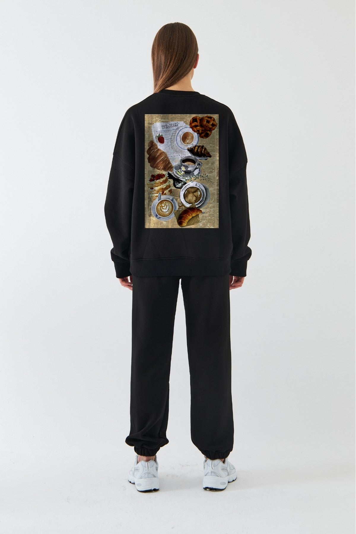 Kadın Oversize Sweatshirt Paris Coffee Journal Baskılı Siyah – Bisiklet Yaka, 3 İplik Şardonlu Polar