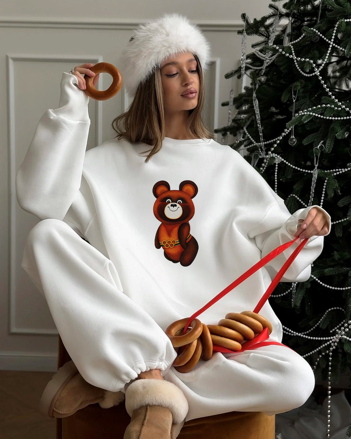 Kadın Oversize Sweatshirt Elbise Misha Mood Baskılı Beyaz – Bisiklet Yaka, 3 İplik Şardonlu Polar