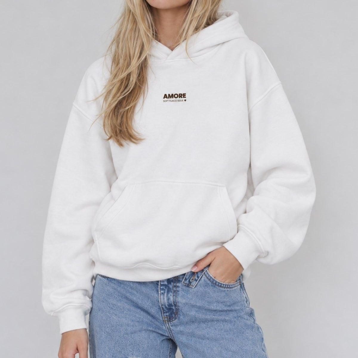 Kadın Oversize Hoodie Amore Baskılı Beyaz – Kapüşonlu, Kanguru Cepli, 3 İplik Şardonlu Polar