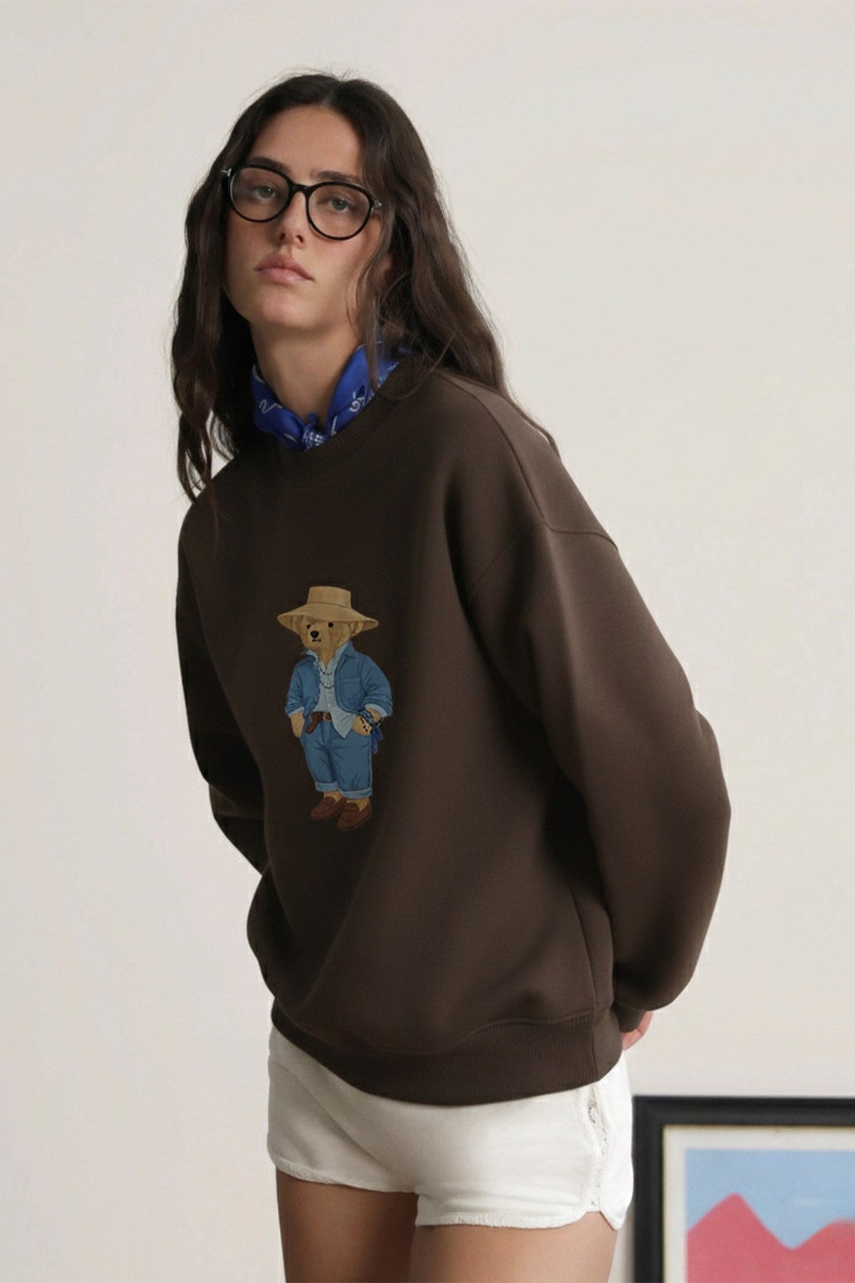 Kadın Oversize Sweatshirt Ranch Bear Baskılı Kahverengi – Bisiklet Yaka, 3 İplik Şardonlu Polar