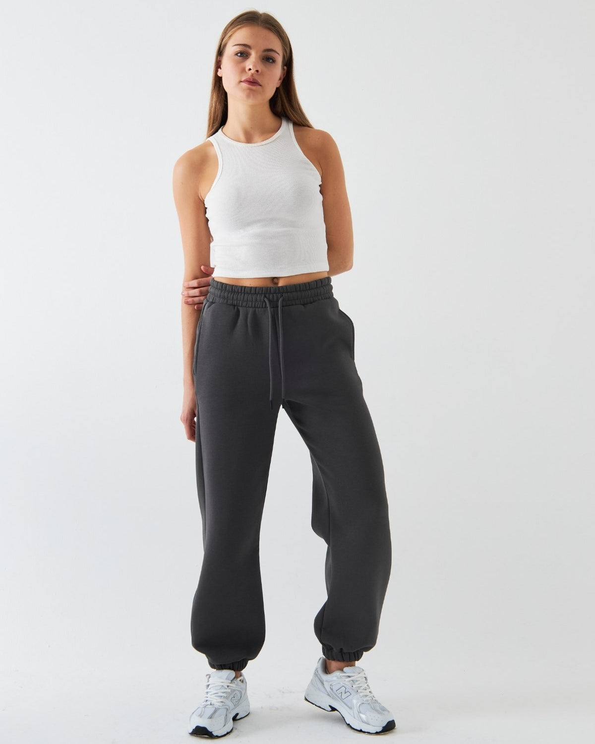 Oversize Unisex Eşofman Altı Füme – 3 İplik Şardonlu, Paça-Bel Lastikli, Cepli, Modern Rahat Kesim