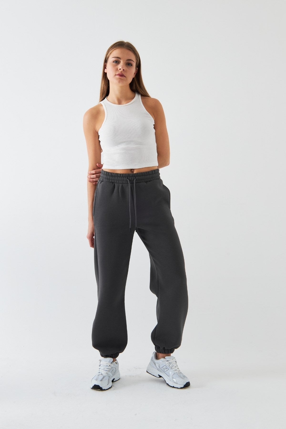 Oversize Unisex Eşofman Altı Füme – 3 İplik Şardonlu, Paça-Bel Lastikli, Cepli, Modern Rahat Kesim