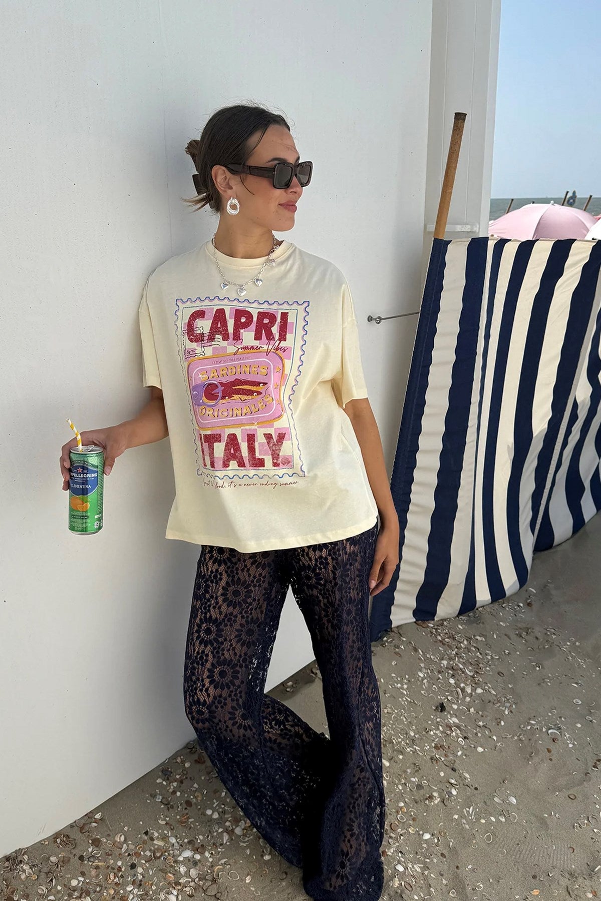 Kadın Oversize Tişört Capri Summer Baskılı Sarı – Bisiklet Yaka, %100 Pamuk Compact Süprem 24/1