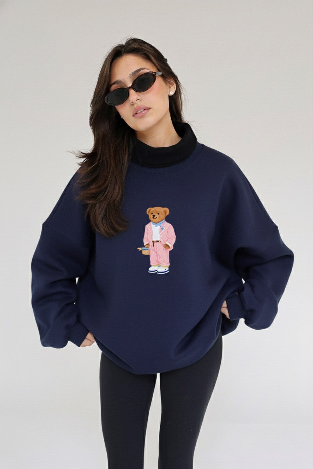 Kadın Oversize Sweatshirt Pink Suit Bear 3D Baskılı Lacivert – Bisiklet Yaka, 3 İplik Şardonlu Polar
