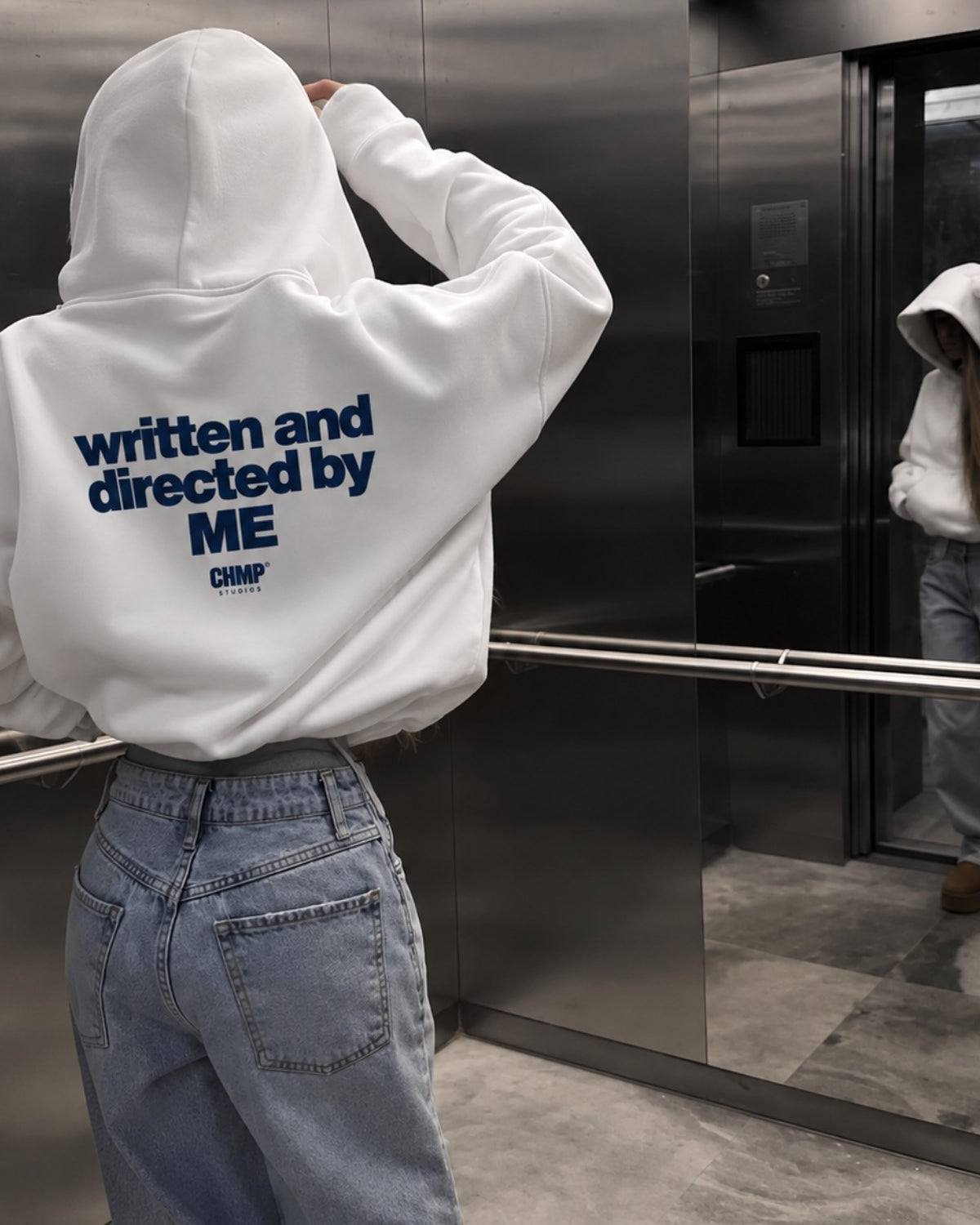 Kadın Oversize Hoodie Written & Directed Baskılı Beyaz – Kapüşonlu, Sırt Baskılı, 3 İplik