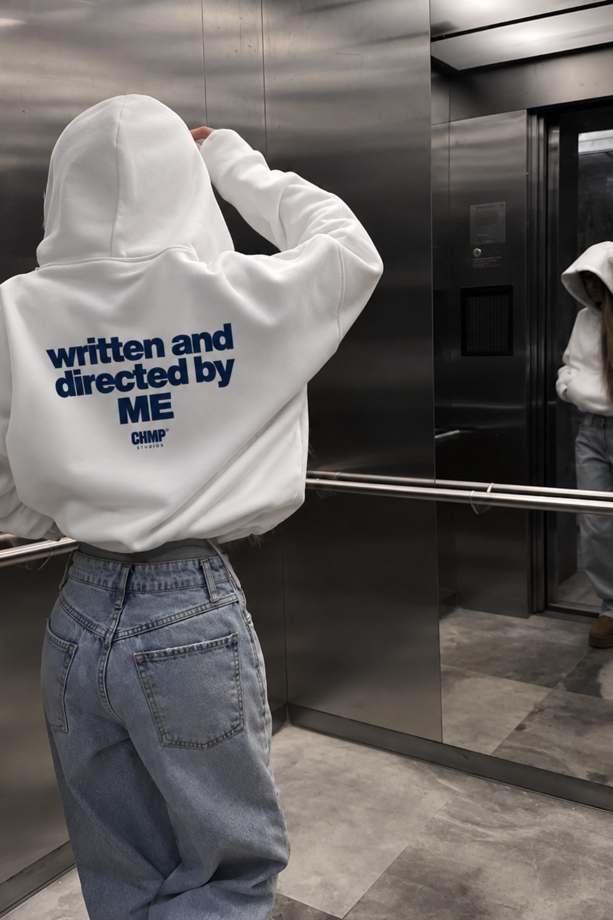Kadın Oversize Hoodie Written & Directed Baskılı Beyaz – Kapüşonlu, Sırt Baskılı, 3 İplik