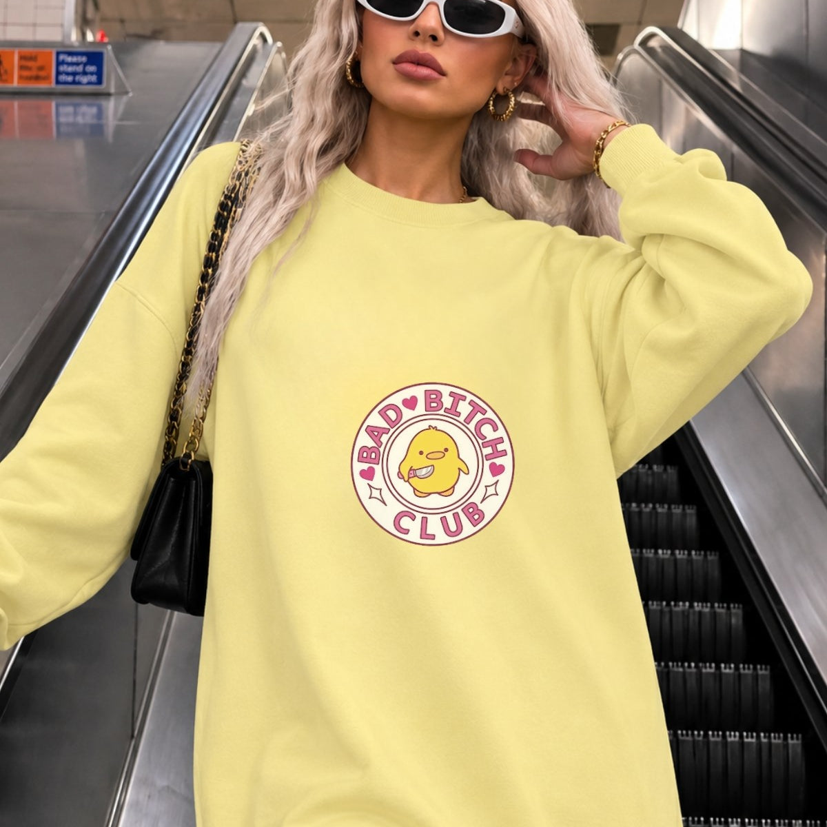 Kadın Oversize Sweatshirt Elbise Bad Club Baskılı Sarı – Bisiklet Yaka, 3 İplik Şardonlu Polar
