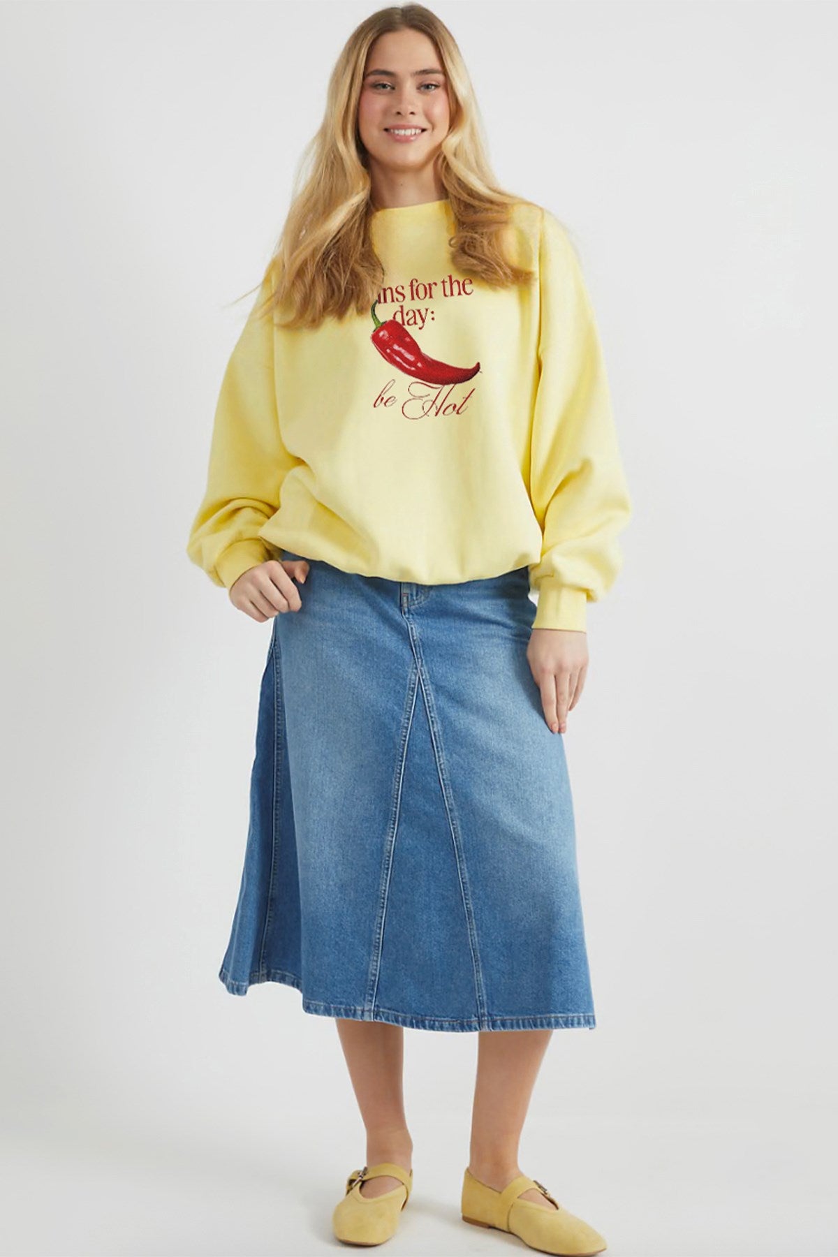 Kadın Oversize Sweatshirt Be Hot Baskılı Sarı – Bisiklet Yaka, 3 İplik Şardonlu Polar