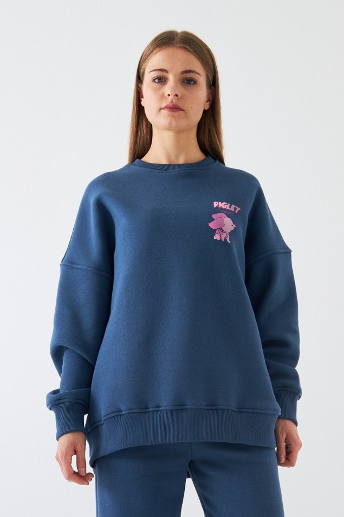 Kadın Oversize Sweatshirt Piglet Dreams Baskılı Marine – Bisiklet Yaka, 3 İplik Şardonlu Polar