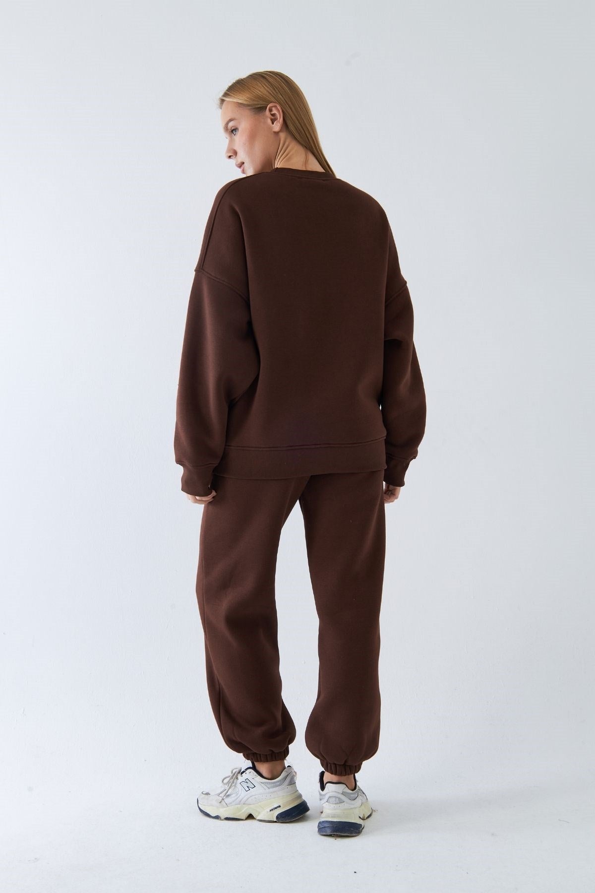 Unisex Oversize Eşofman Takımı Basic Kahverengi – Bisiklet Yaka, Lastikli Paça, 3 İplik Polar