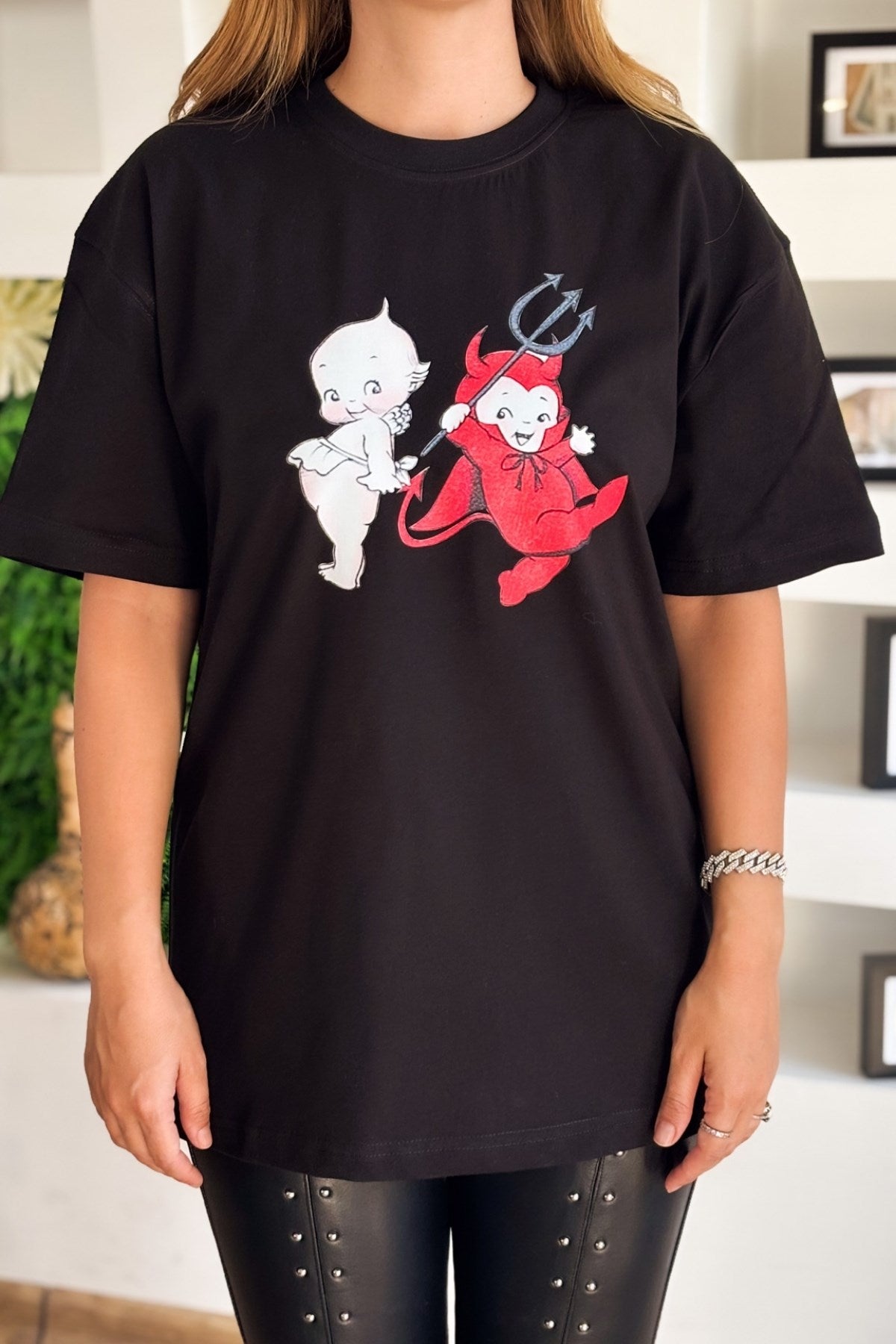 Kadın Siyah Oversize Tişört – Karakter İkili Baskılı Eğlenceli Tasarım