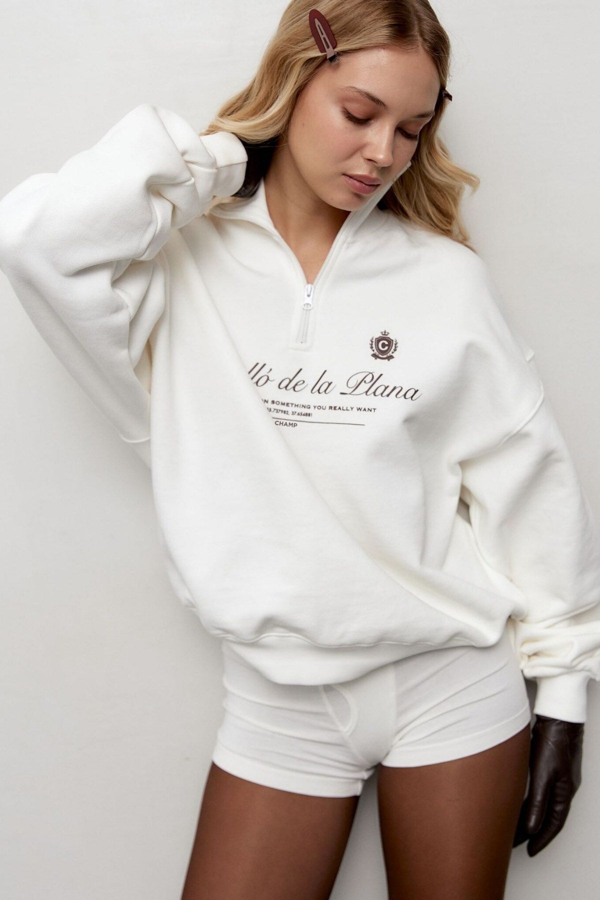 Kadın Beyaz Yarım Fermuarlı Oversize Sweatshirt – Castelló de la Plana Baskılı, Modern Şehir Stili