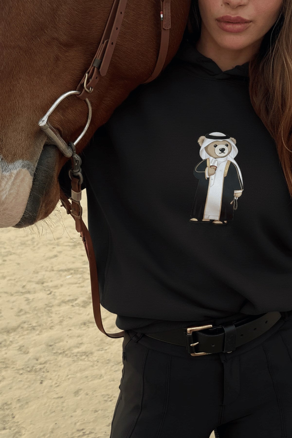 Kadın Oversize Sweatshirt Hoodie Qatari Bear Black Siyah – Kapüşonlu, 3 İplik Polar, Kanguru Cepli