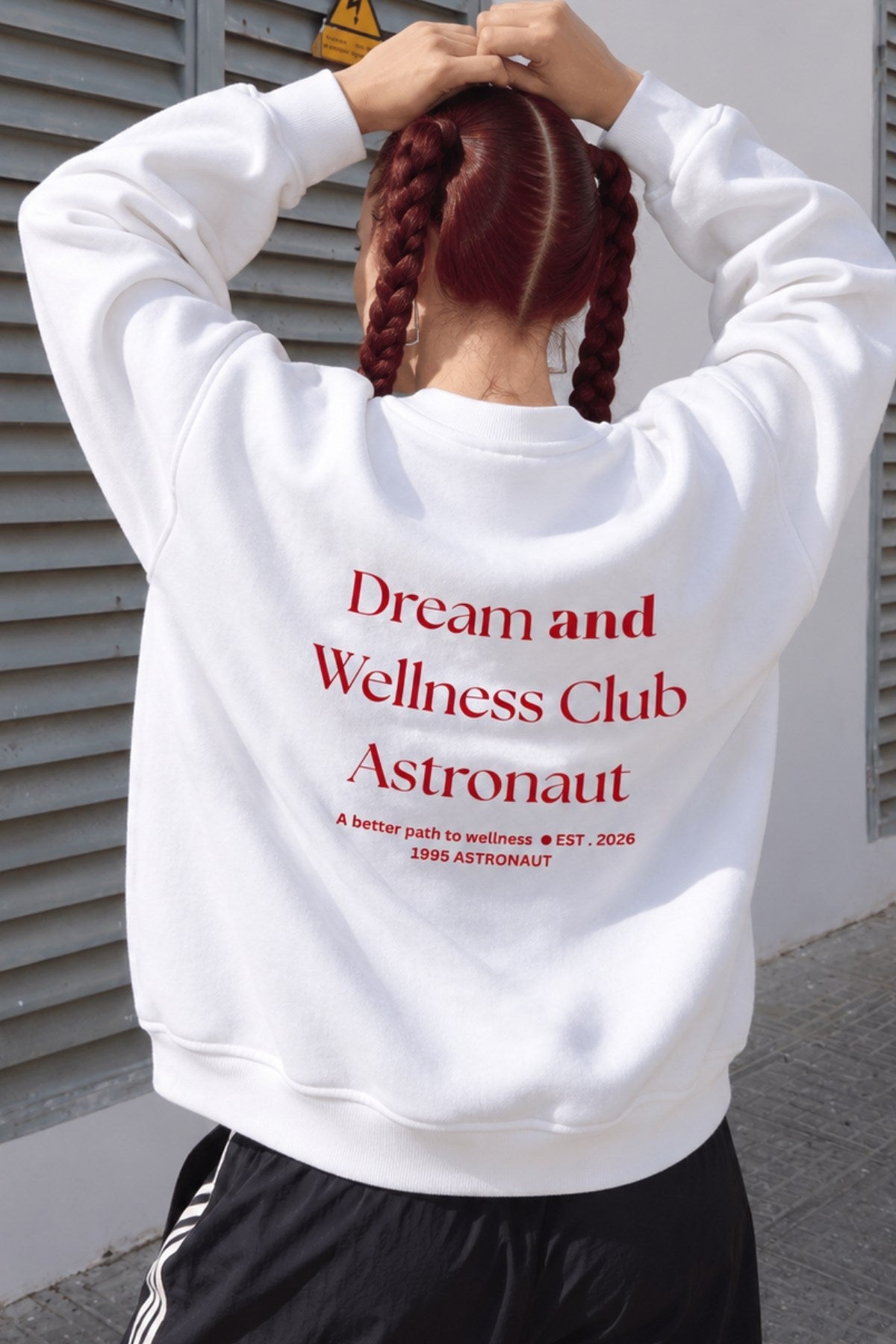 Kadın Oversize Sweatshirt Wellness Baskılı Beyaz – Bisiklet Yaka, 3 İplik Şardonlu Polar, Düşük Omuz