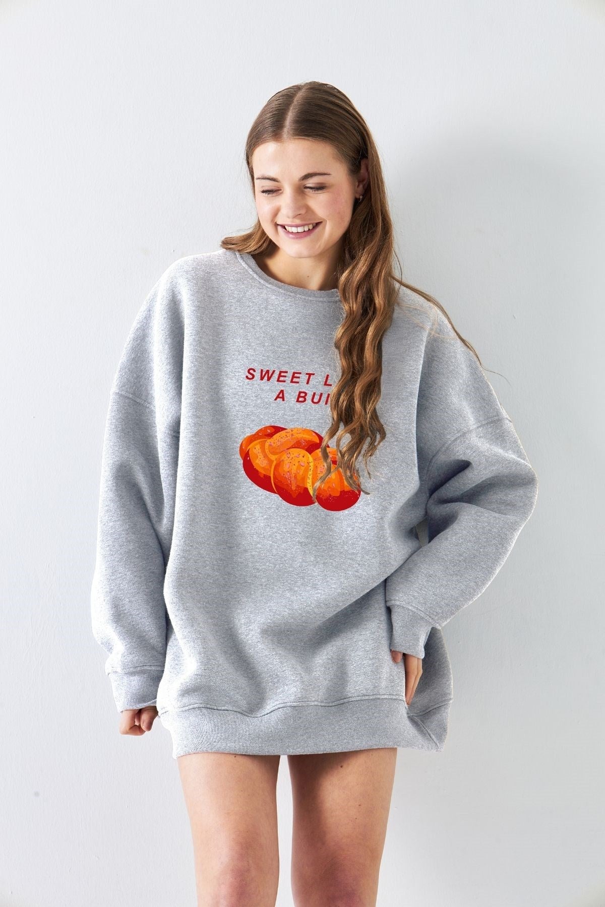 Kadın Oversize Sweat Elbise Bakery BUN Baskılı Gri Melanj – Bisiklet Yaka, 3 İplik Polar