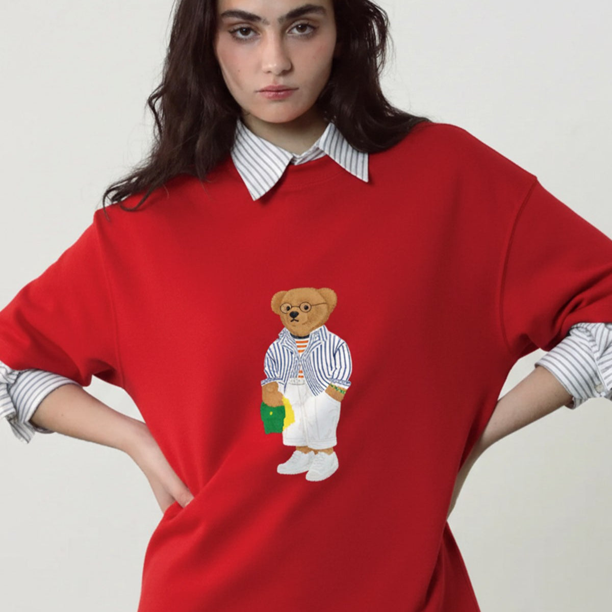 Kadın Oversize Tişört Bambino Bear Baskılı Kırmızı – Bisiklet Yaka, Rahat Kalıp, %100 Pamuk