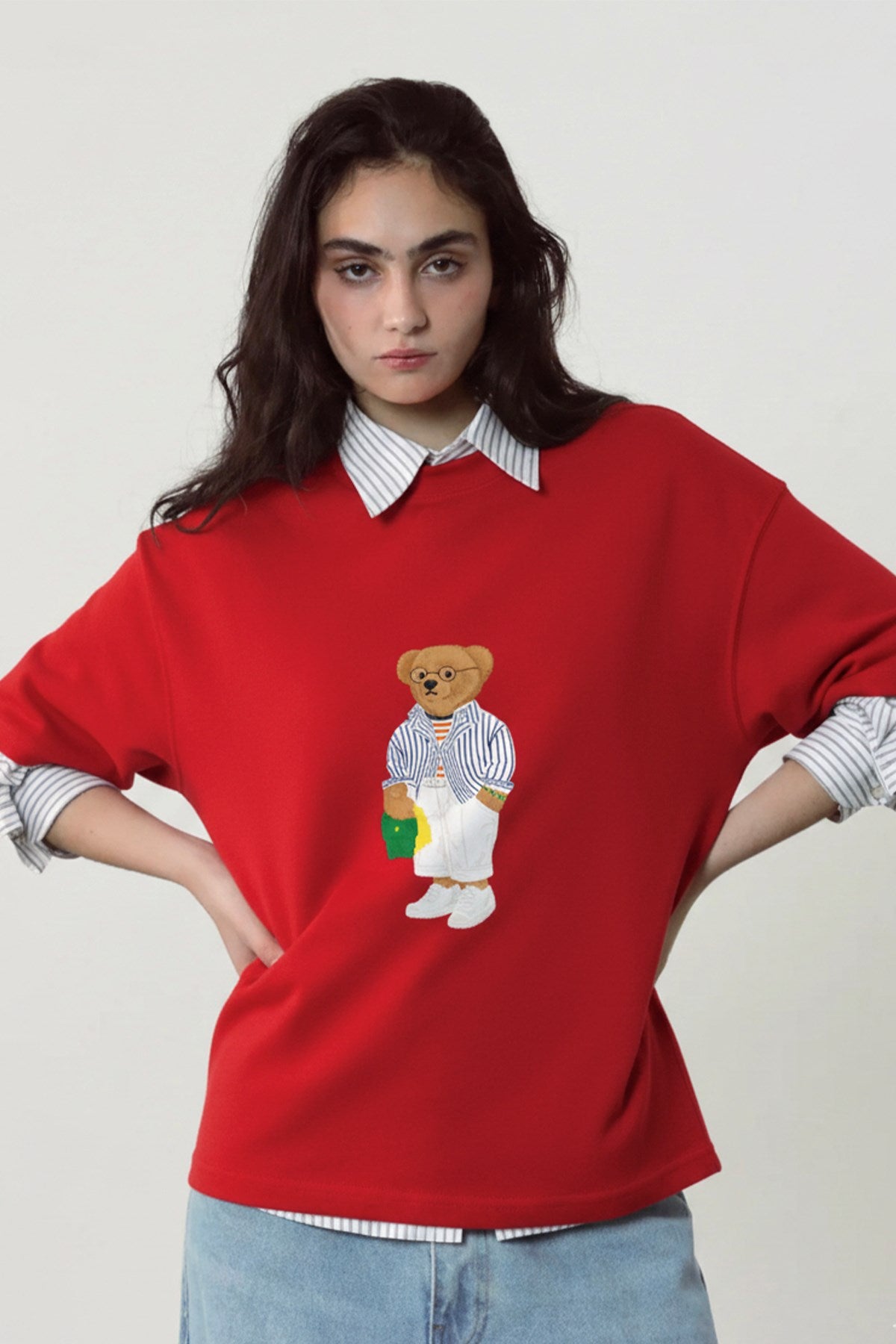 Kadın Oversize Tişört Bambino Bear Baskılı Kırmızı – Bisiklet Yaka, Rahat Kalıp, %100 Pamuk
