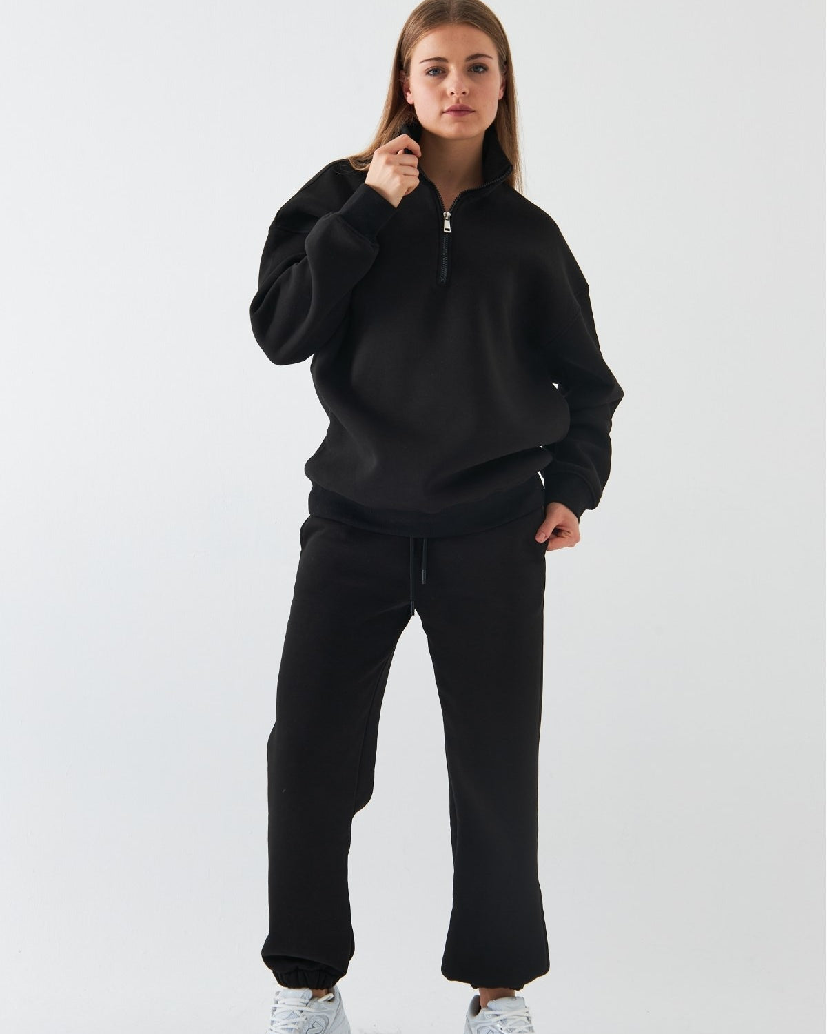 Unisex Oversize Eşofman Takımı Basic Siyah – Fermuarlı Dik Yaka, Lastikli Paça, 3 İplik Şardonlu Polar