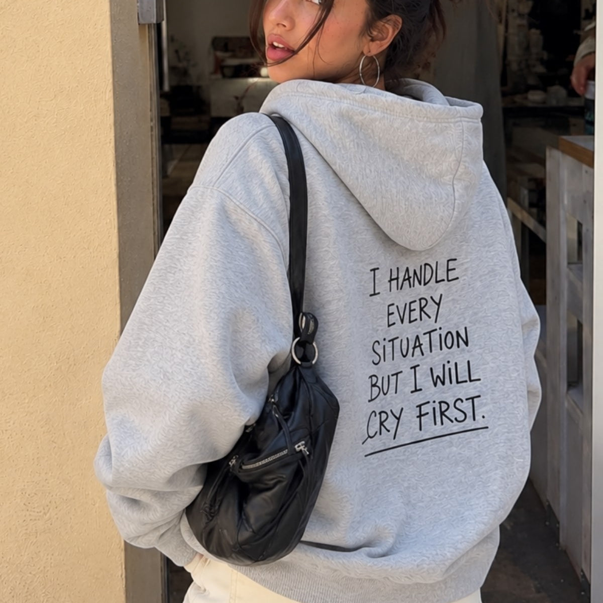 Kadın Oversize Hoodie Cry First Baskılı Gri Melanj – Kapüşonlu, Kanguru Cepli, Düşük Omuz