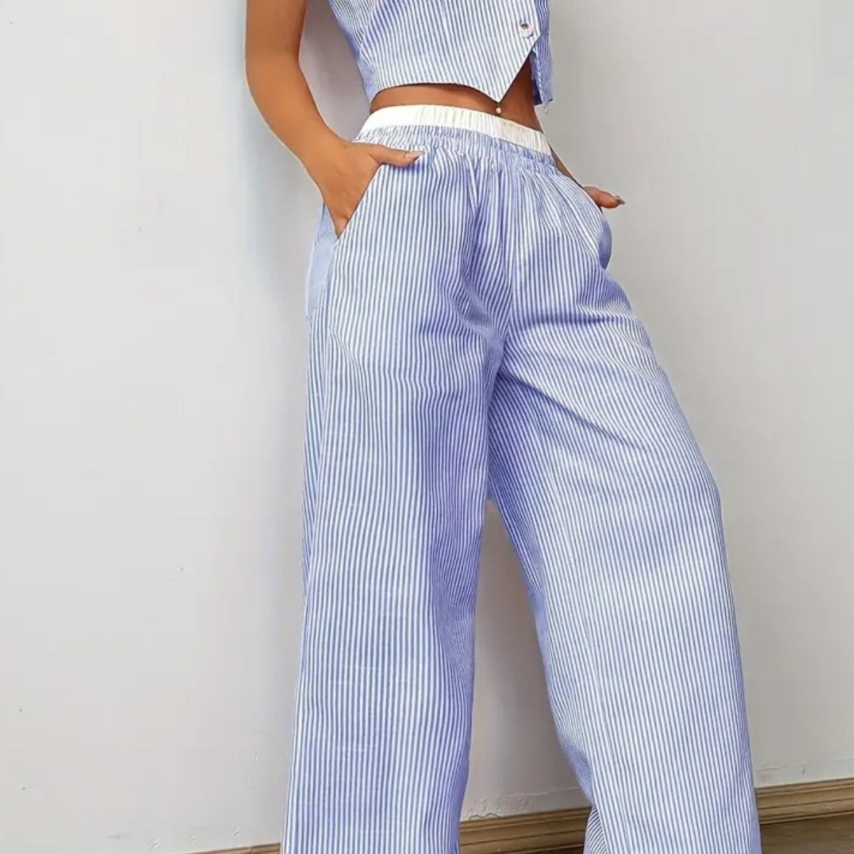 Kadın Çizgili Poplin Dokuma İkili Takım – Düğmeli Crop Yelek & Bol Paça Pantolon Yazlık Rahat Model