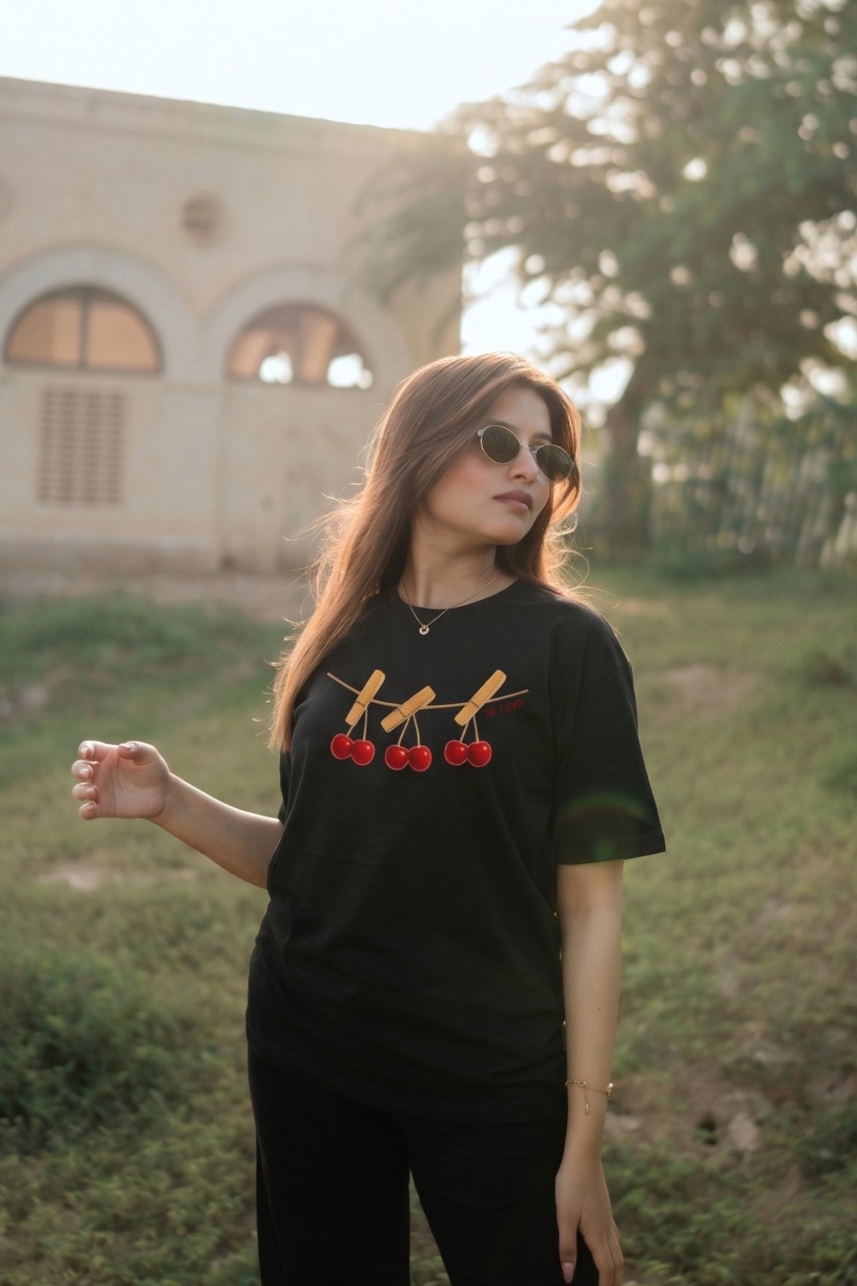 Kadın Oversize Tişört Cherry Mood Baskılı Siyah – Bisiklet Yaka, Rahat Kalıp, %100 Pamuk
