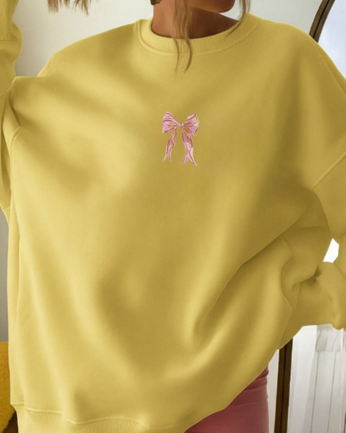 Kadın Oversize Sweat Elbise Pembe Kurdele Baskılı Sarı – Bisiklet Yaka, 3 İplik Şardonlu Polar