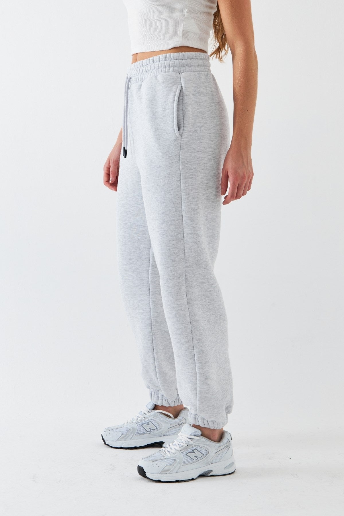 Oversize Unisex Eşofman Altı Gri Melanj – 3 İplik Şardonlu, Paça-Bel Lastikli, Cepli, Rahat Kesim