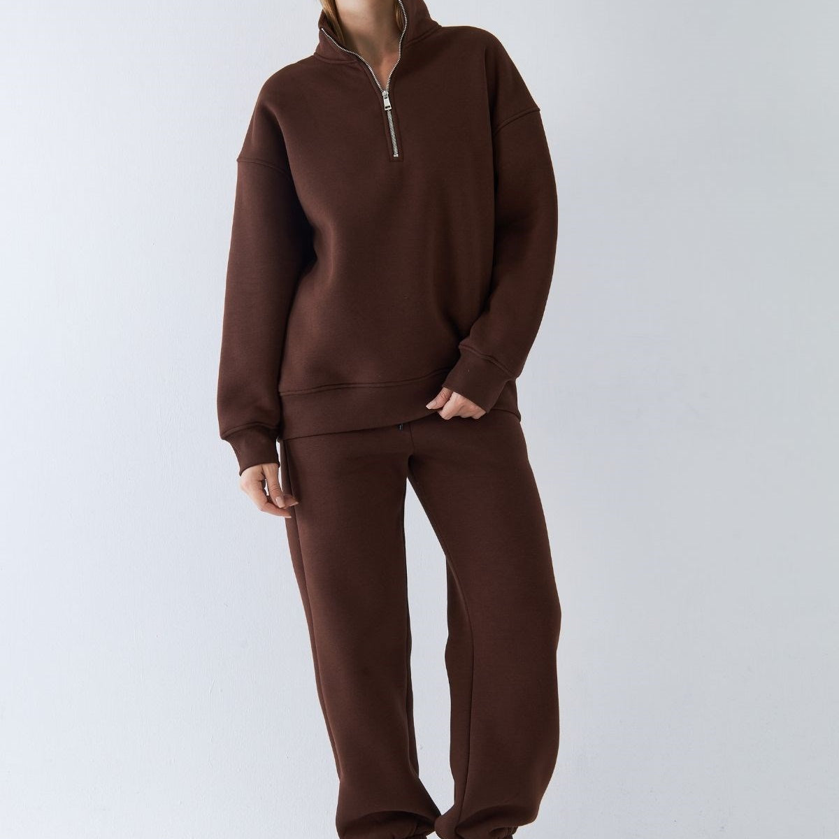 Unisex Oversize Eşofman Takımı Basic Kahverengi – Fermuarlı Dik Yaka, Lastikli Paça, 3 İplik Polar