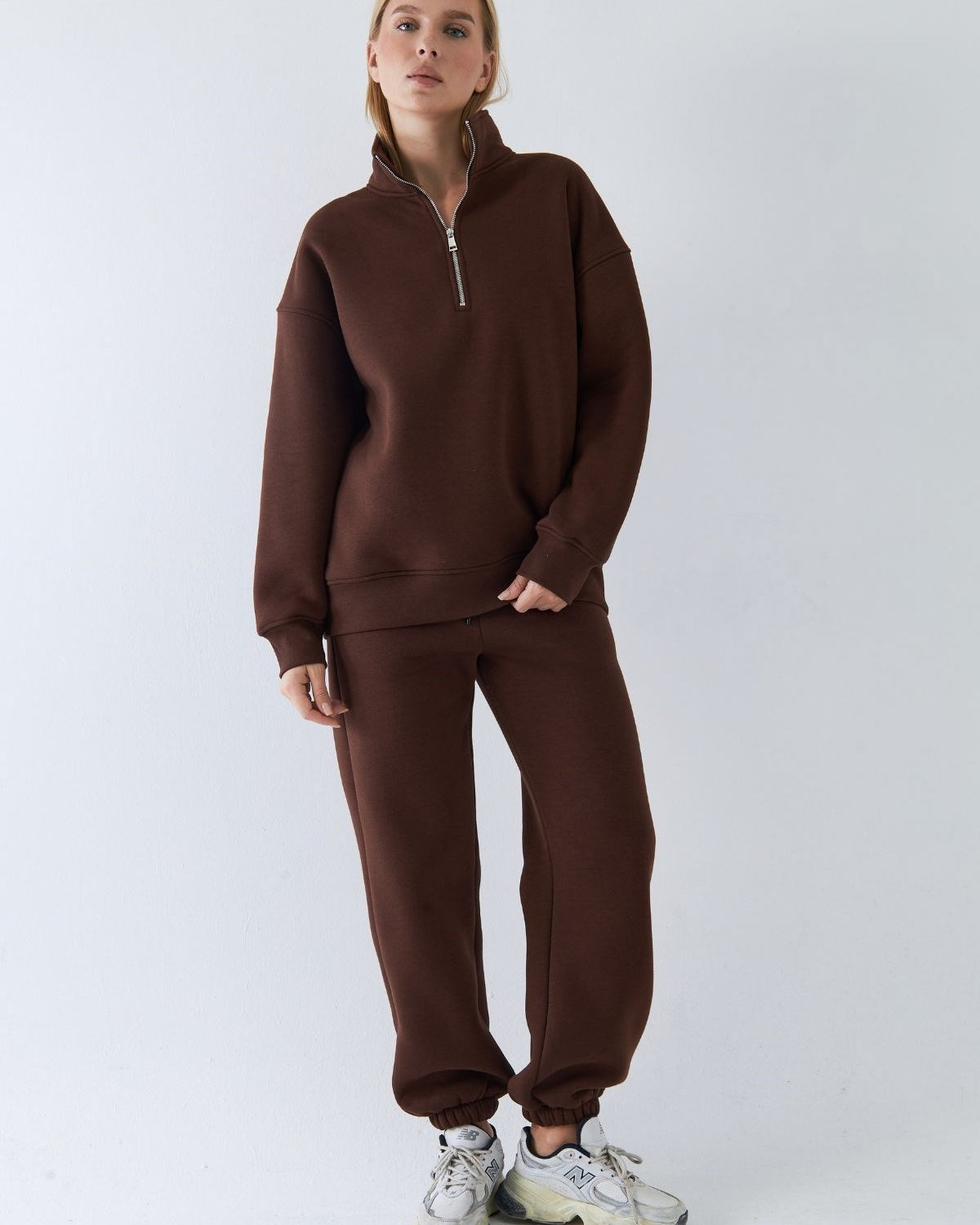 Unisex Oversize Eşofman Takımı Basic Kahverengi – Fermuarlı Dik Yaka, Lastikli Paça, 3 İplik Polar