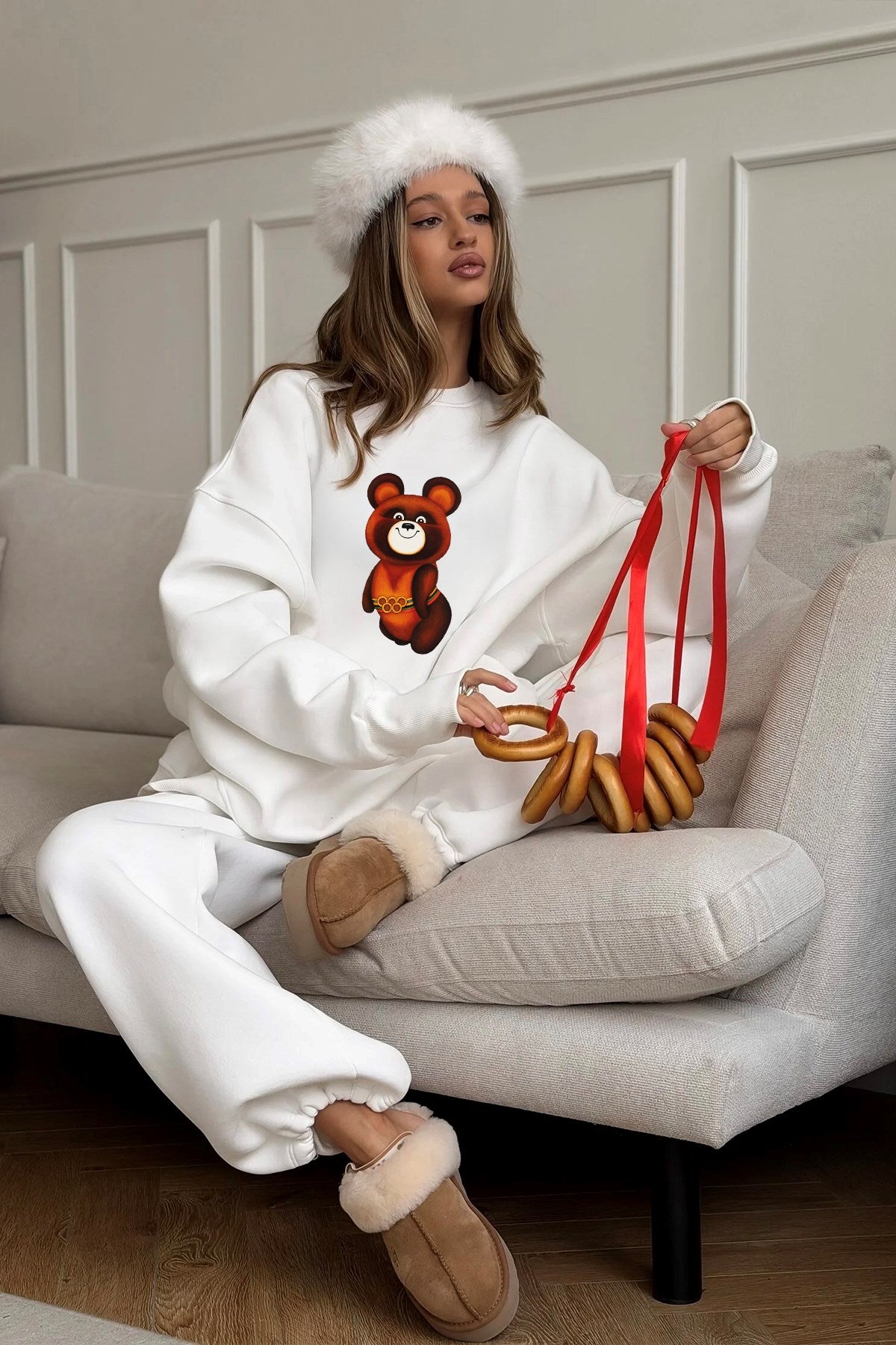 Kadın Oversize Sweatshirt Elbise Misha Mood Baskılı Beyaz – Bisiklet Yaka, 3 İplik Şardonlu Polar