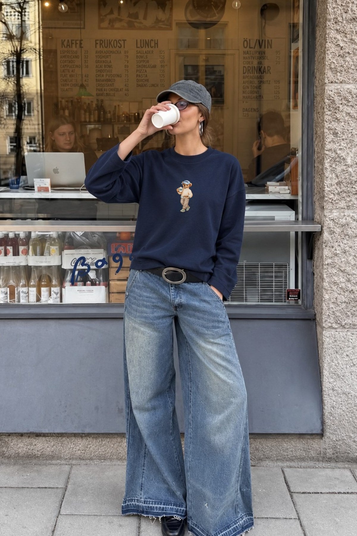 Kadın Relaxed Fit Sweatshirt Coffee Bear Baskılı Lacivert – Bisiklet Yaka, 3 İplik Şardonsuz