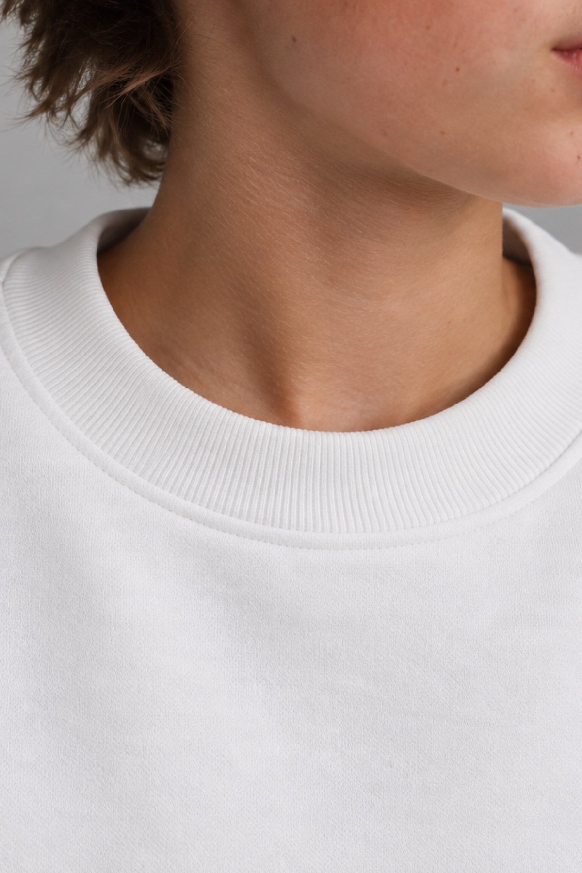 Erkek Çocuk Oversize Sweatshirt Basic Beyaz – Bisiklet yaka, 3 iplik şardonlu polar