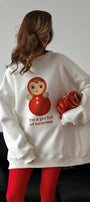 Kadın Oversize Sweatshirt Elbise Matryoshka Girl Baskılı Beyaz – Bisiklet Yaka, 3 İplik Polar