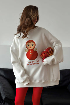 Kadın Oversize Sweatshirt Elbise Matryoshka Girl Baskılı Beyaz – Bisiklet Yaka, 3 İplik Polar