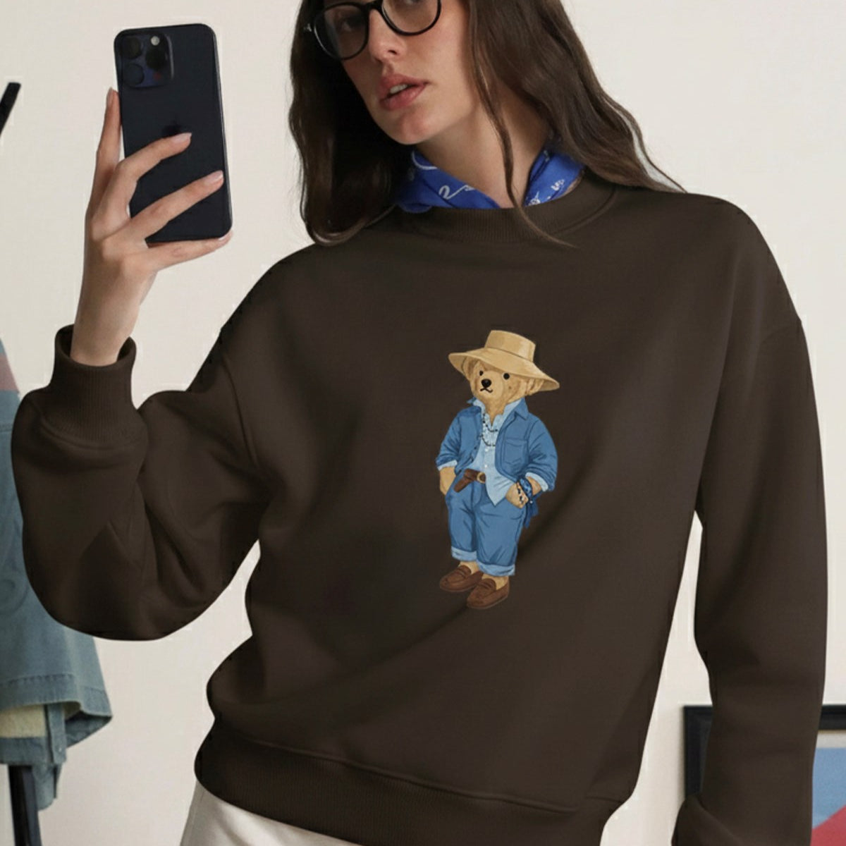 Kadın Oversize Sweatshirt Ranch Bear Baskılı Kahverengi – Bisiklet Yaka, 3 İplik Şardonlu Polar