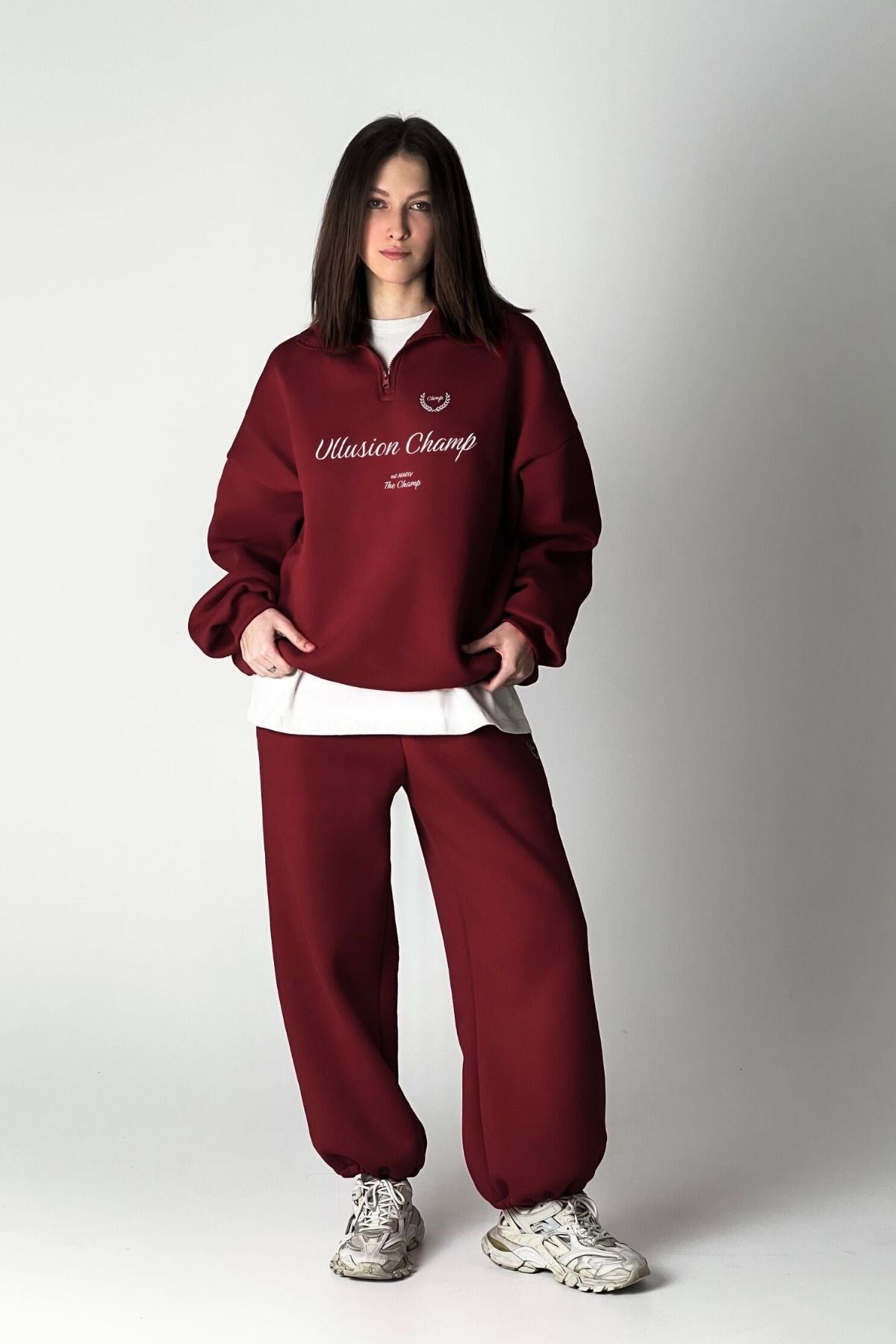 Unisex Oversize Ullusion Champ Baskılı Eşofman Takımı Bordo – Lastikli Bel ve Paça, Yarım Fermuar