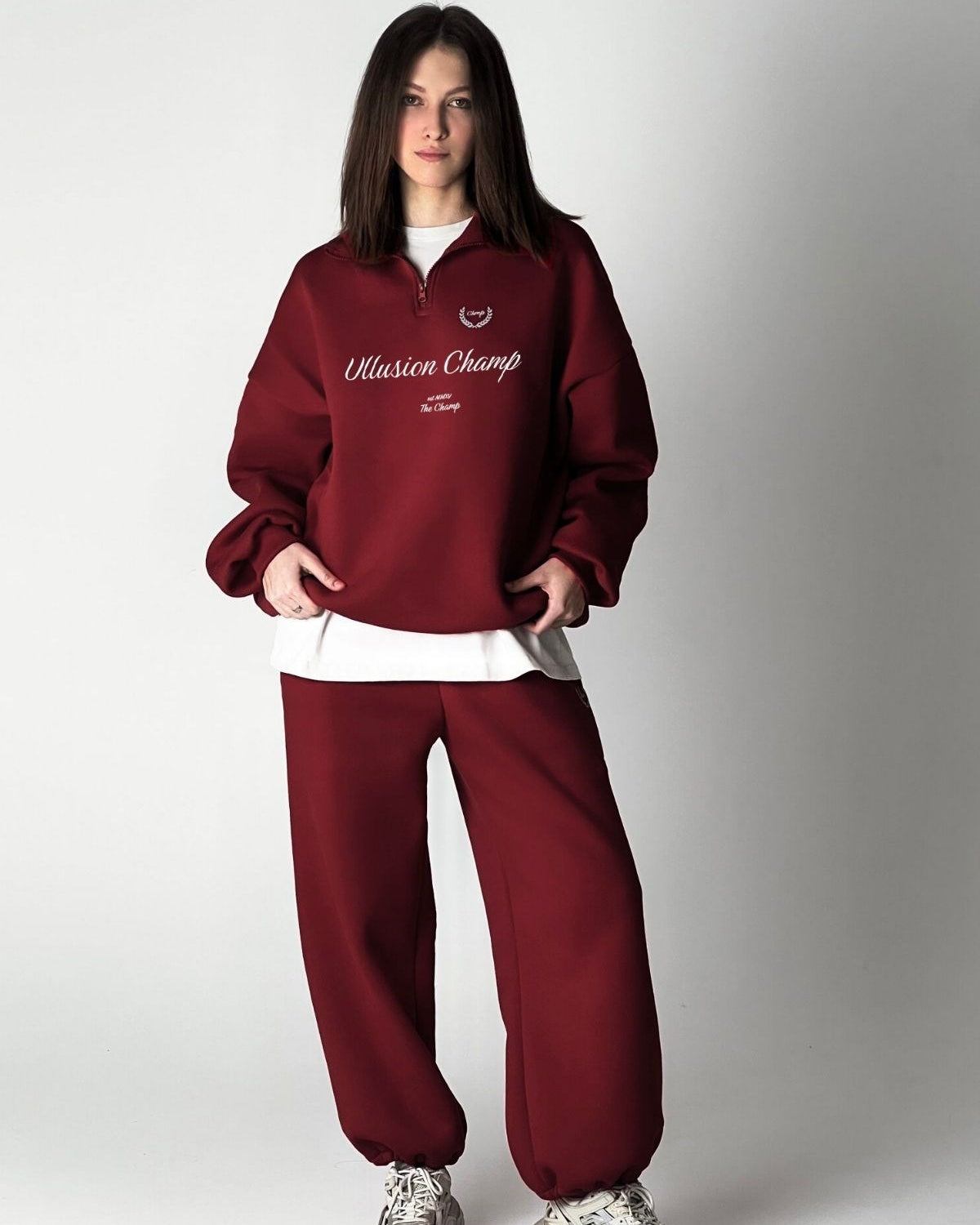 Unisex Oversize Ullusion Champ Baskılı Eşofman Takımı Bordo – Lastikli Bel ve Paça, Yarım Fermuar
